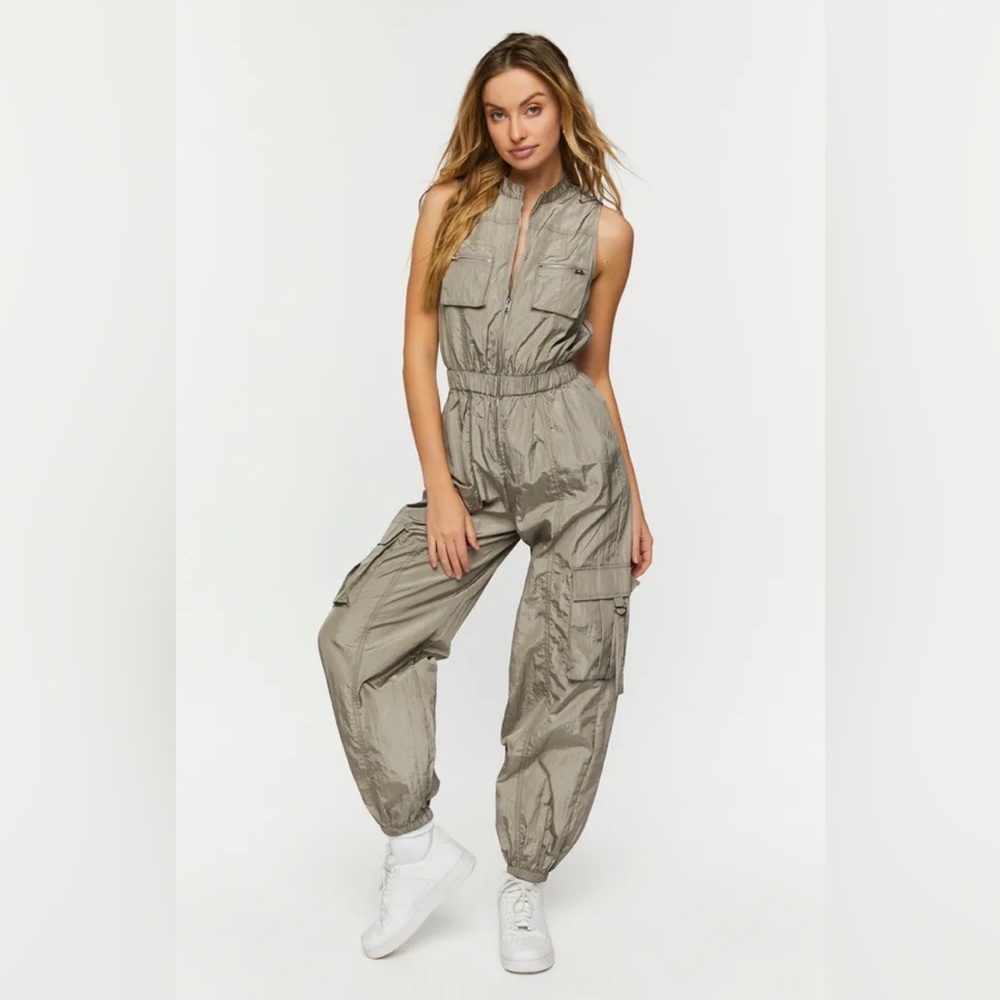 Forever 21 Sleeveless Cargo Jumpsuit, Size Large.